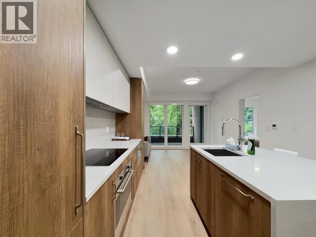 Building Photo - 133 W 49th Ave