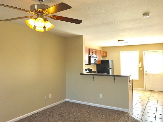 Foto del edificio - 812 Oak Arbor Ct