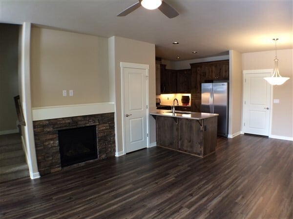 Building Photo - 3 Bedroom / 2.5 Bathroom Townhouse in McCa...