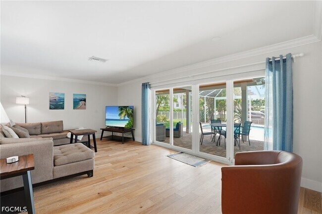 Foto del edificio - 1590 Sandpiper St