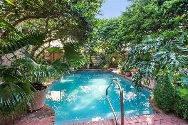 Building Photo - 822 Ursulines Ave