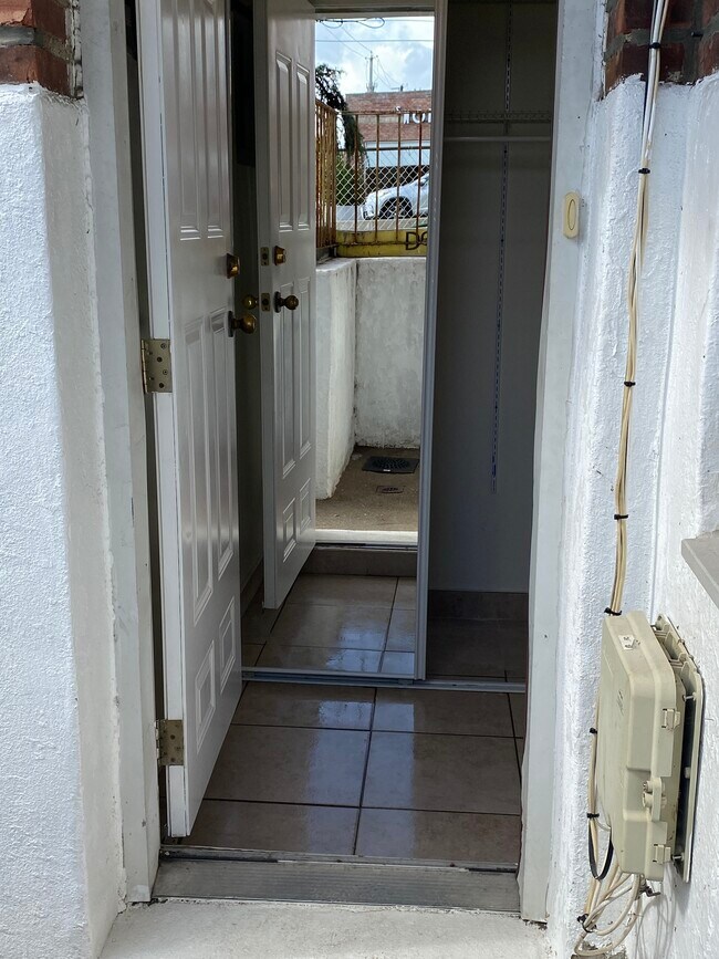 Foto del edificio - 2183 Kimball St