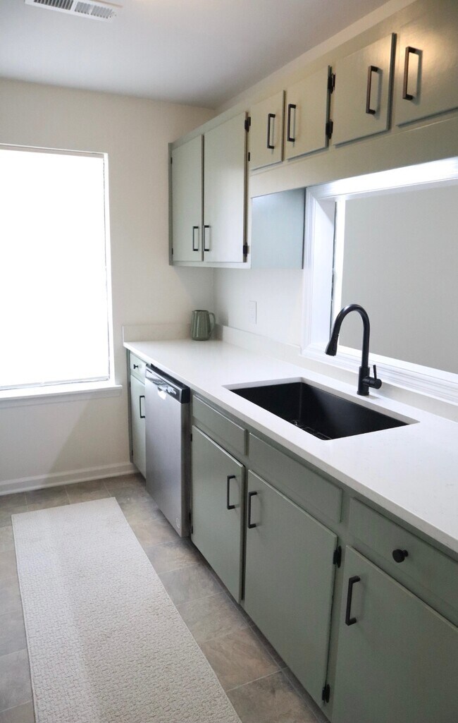 Electrodomésticos completamente nuevos - 108 Cedar Grove Dr