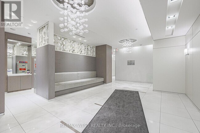 Building Photo - 9088-9088 Yonge St