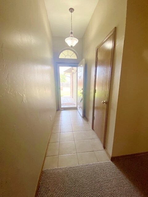 Building Photo - 1609 Tara Dr
