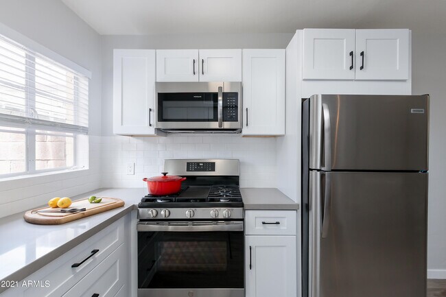 Building Photo - 1540 W Mulberry Dr