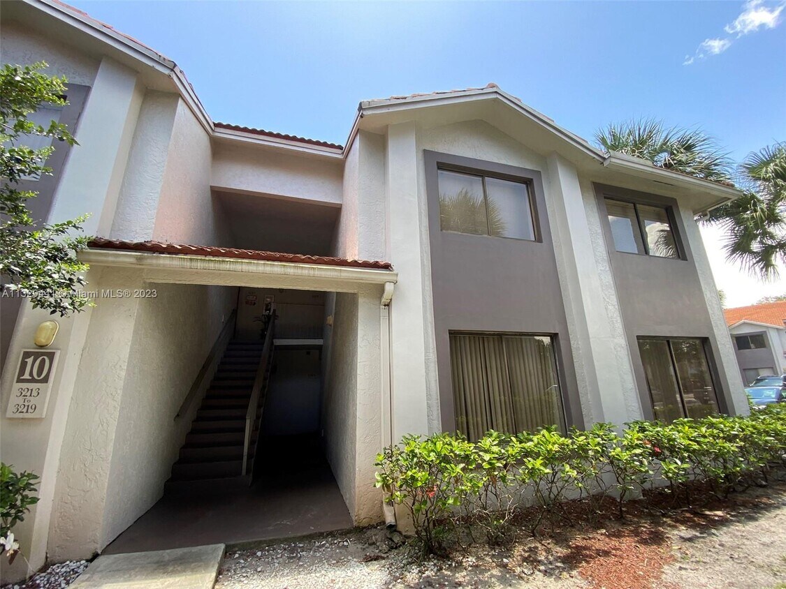 3193 Coral Lake Dr Unit 3193, Coral Springs, FL 33065 Room for Rent