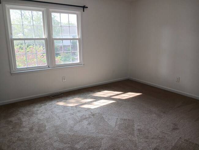 Foto del edificio - 2241 Sedgewick Dr