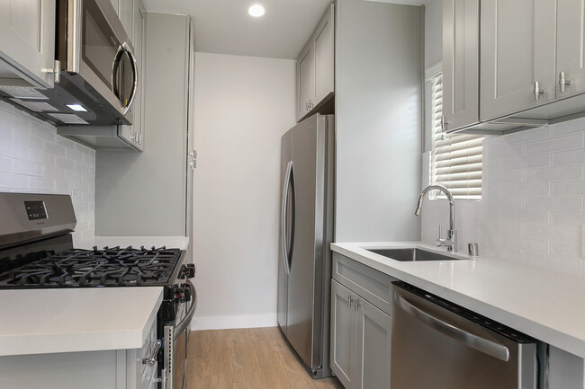 Building Photo - 4808 Saturn St