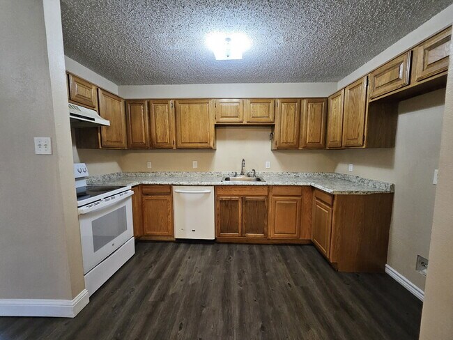Foto del edificio - $2000 MESQUITE- Beautiful home with open f...