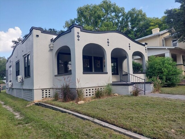Building Photo - 730 Johnson Ave