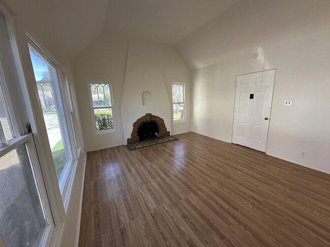 Building Photo - 1217 Cottage Grove Ave