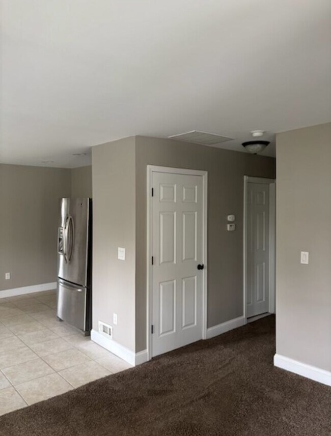 Foto del edificio - FRESHLY PAINTED, UPDATED BEAUTIFUL 3 BEDROOM/2 BATH HOUSE