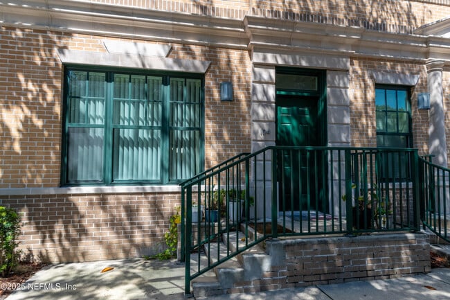 Building Photo - 1661 Riverside Ave