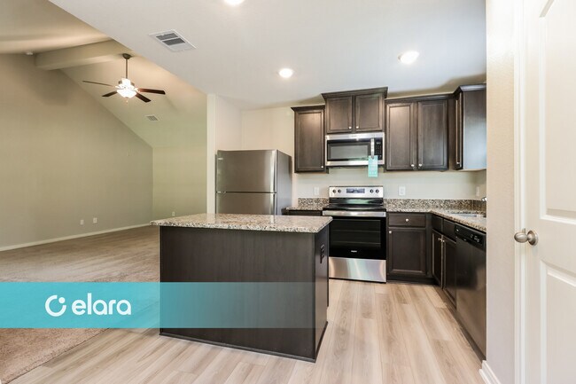 Foto del edificio - 10502 Sweetwater Creek Dr