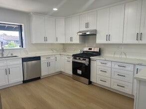 Building Photo - 1493 Calle Segunda