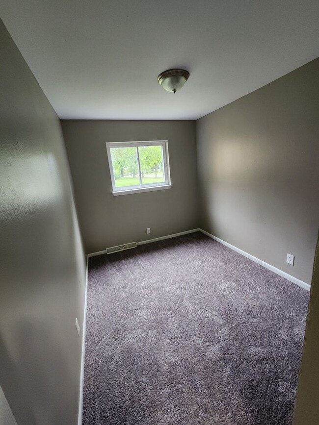 Building Photo - 8236 W Villard Ave