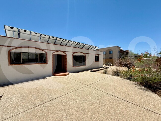 Building Photo - 1303 N Walnut Blvd