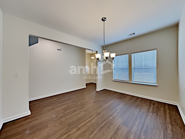 Foto del edificio - 211 Ivy Brook Dr