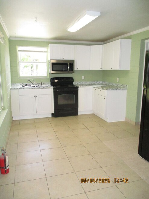 3 bedroom, 1.5 bath, Garage