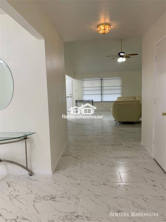 Foto del edificio - This move-in ready rental home features 3 ...