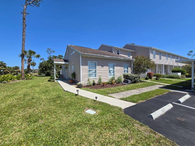 Building Photo - 6121 Lakefront Dr