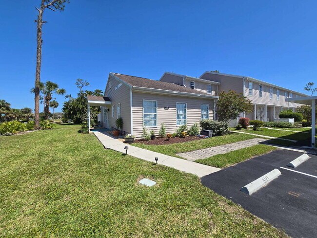 Foto del edificio - 6121 Lakefront Dr