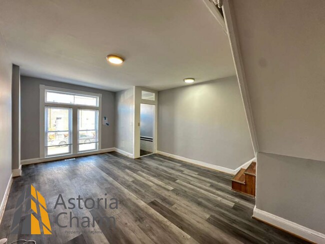 Building Photo - 3 Bedroom Plus Den Home with Renovated Kitchen and Fenced Yard