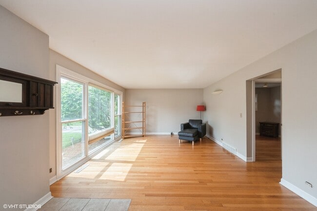 Building Photo - 565 Ridge Rd