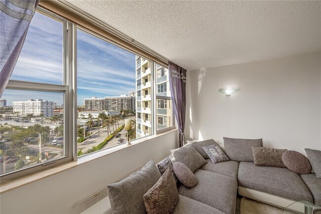 Foto del edificio - 3180 S Ocean Dr