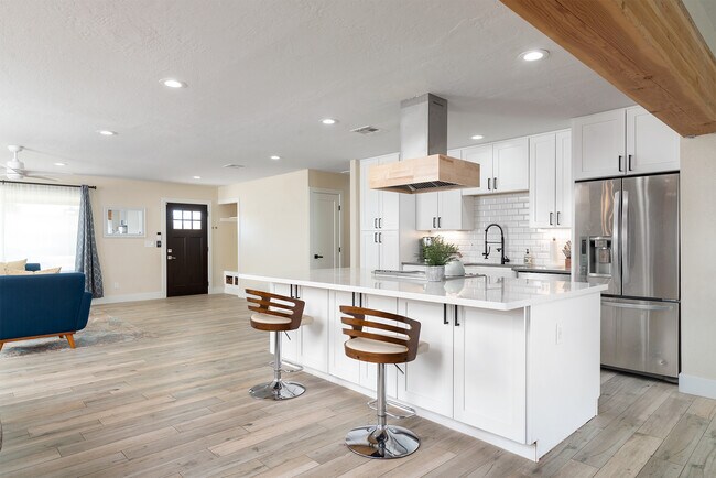 Foto del edificio - 8614 E Malcomb Dr