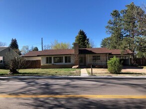 Building Photo - 600 W Cheyenne Rd