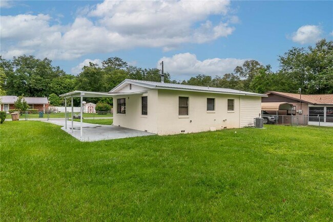 Foto del edificio - 2215 NE 16th Ct