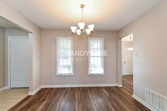 Foto del edificio - 7800 Lowrance Rd