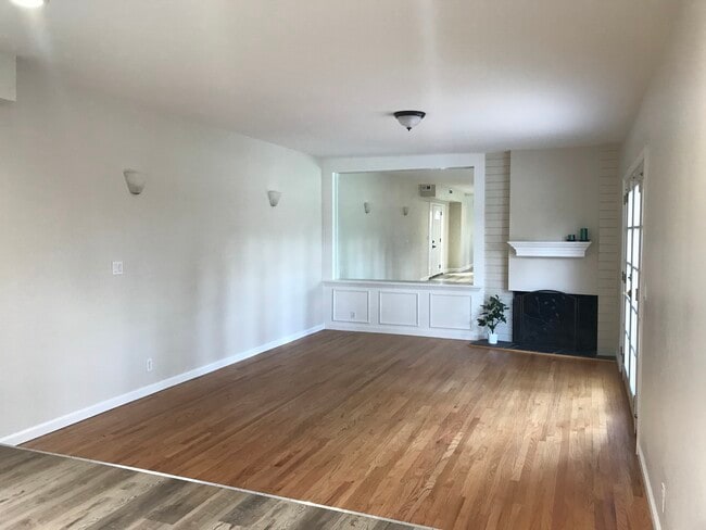 Building Photo - 1474 Dos Palos Dr