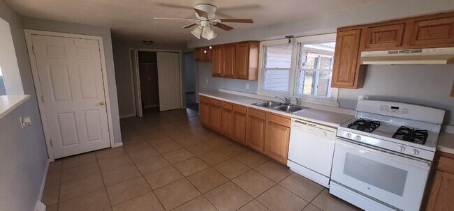 Foto del edificio - 8313 Shore Dr