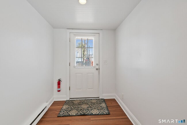 Building Photo - 14 Center Ave