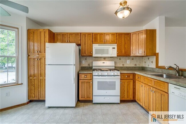 Building Photo - 1805 Poplar Ct