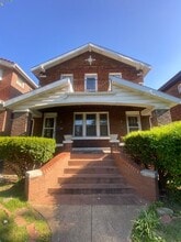 Building Photo - 5049 Lindenwood Ave