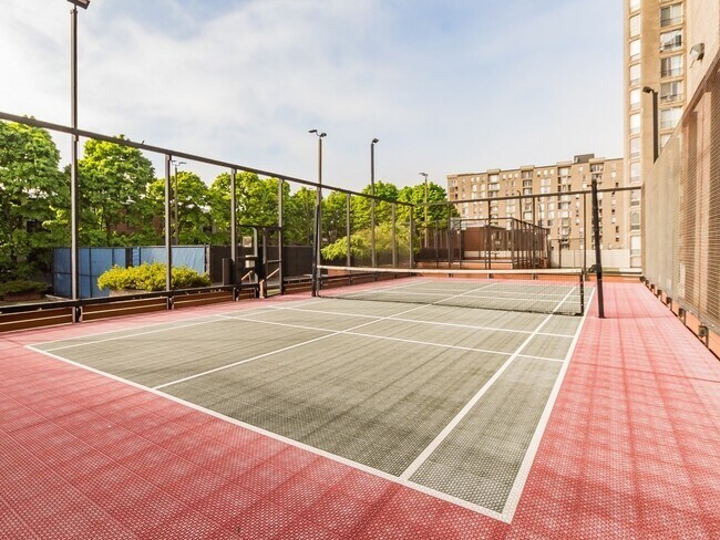 Building Photo - 99 Pond Ave