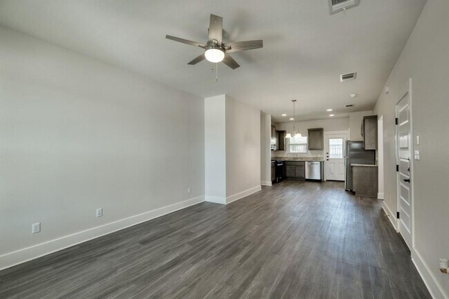 Foto del edificio - 1300 Black Locust Drive West