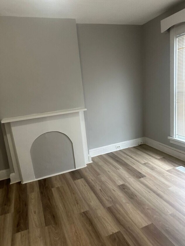 Primary Photo - Three Bedroom One Bathroom Ready For ASAP ...