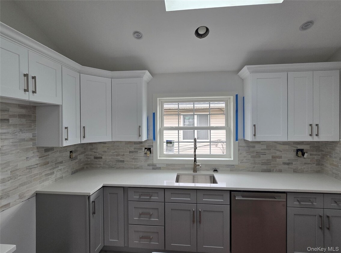 Building Photo - 451 E Pine St