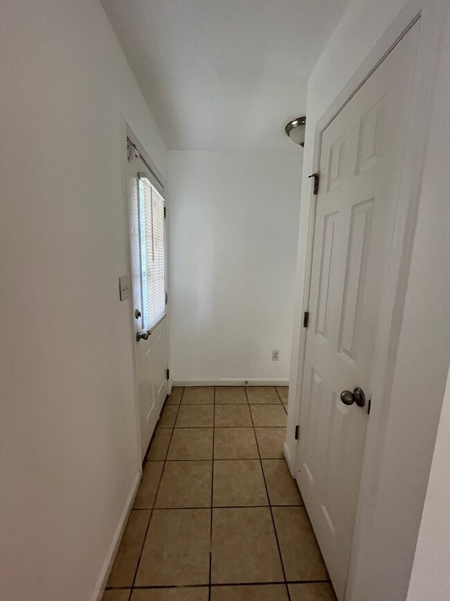 Building Photo - 1742 Eli Pl