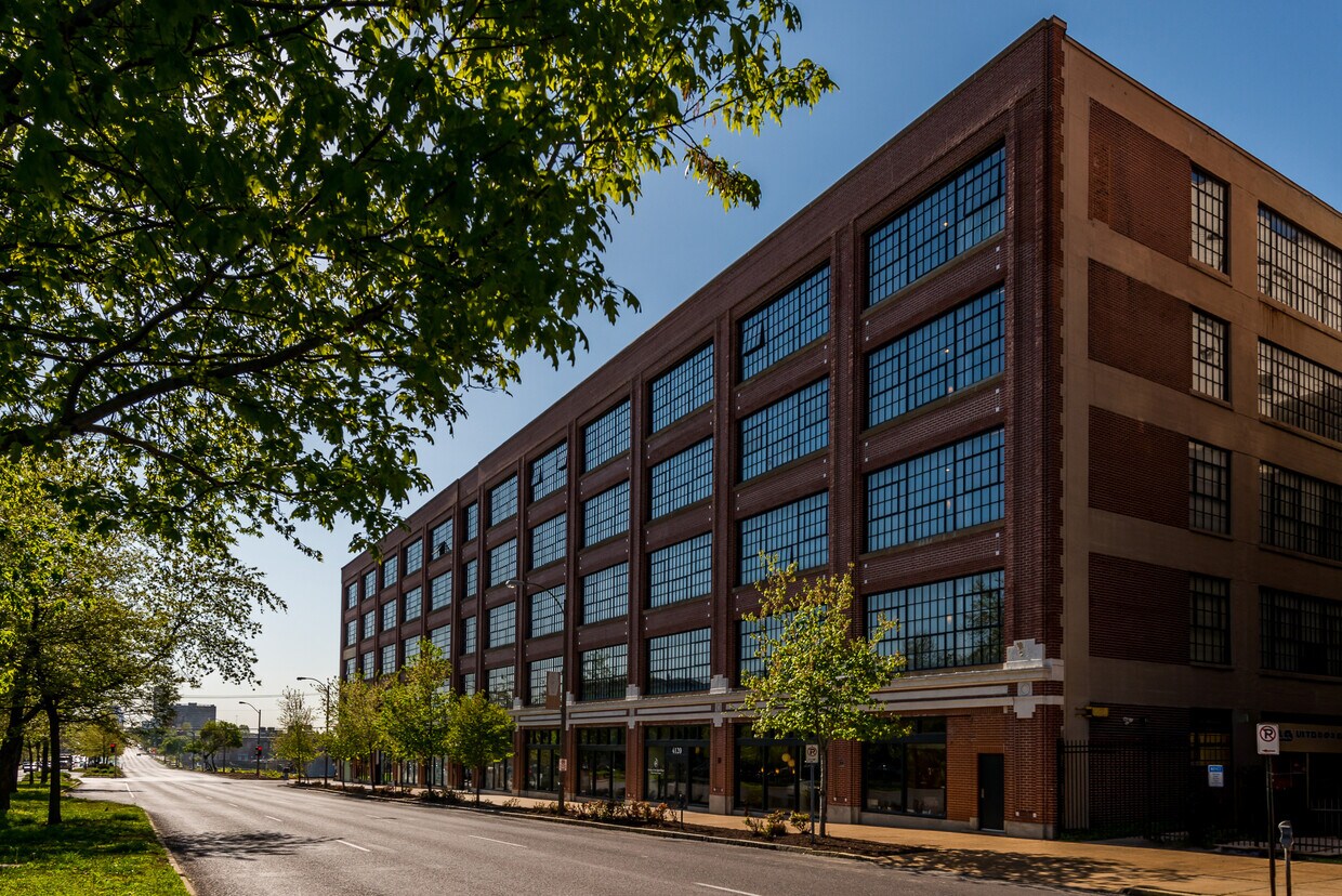 Primary Photo - 4100 Forest Park Ave