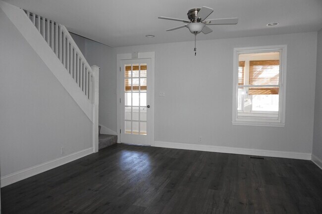 Foto del edificio - Completely Renovated 3 Bedroom w/ Garage i...