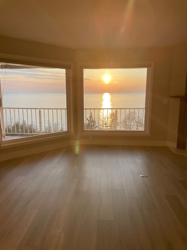 Family Room Sunset - 1806 Lakeshore Dr