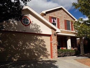 Building Photo - 2215 Sunstone Dr NW