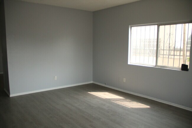 Building Photo - 9808 Compton Ave