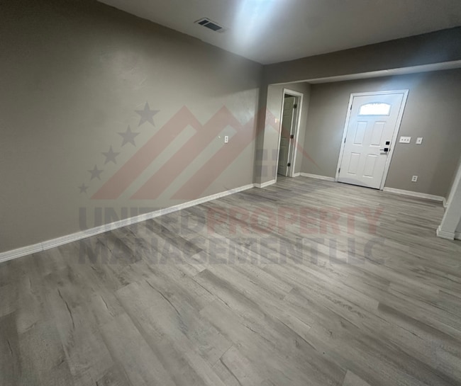 Foto del edificio - 3 bedroom, 2 bathroom home on large lot close to High School